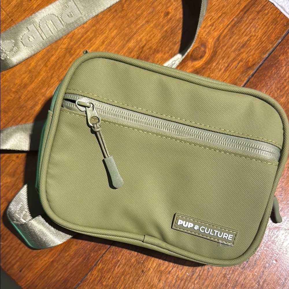 Pup Culture Cross- Body Dog Training Pack - never used